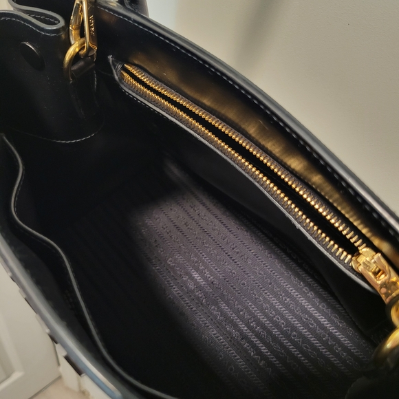 Prada Monochrome Tote Saffiano with City Calf Medium - Picture 4 of 8